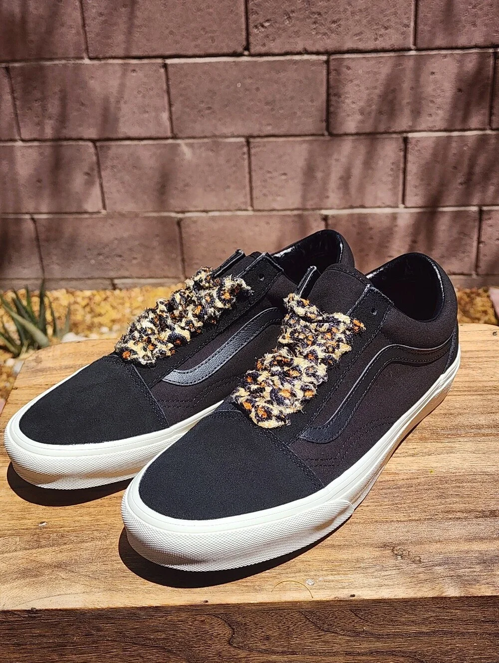 Vans Men's Black Old Skool Sneakers with Leopard Fur Laces Size 9.5